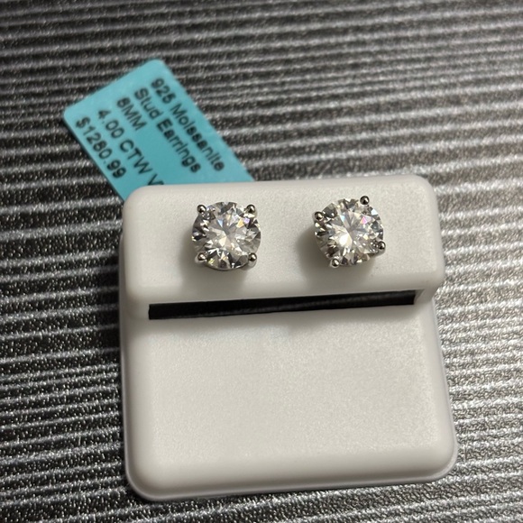 Jewelry - Elegant Silver Stud Earrings